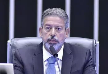 Irritado, Lira também destrava PEC que dá poder ao Congresso de derrubar decisões do STF