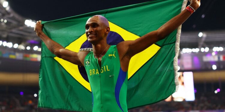 Alison dos Santos é bronze nos 400m com barreiras nas Olimpíadas de Paris 2024