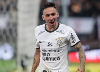 Vitória acerta com o atacante Gustavo Mosquito; jogador já treina com o grupo