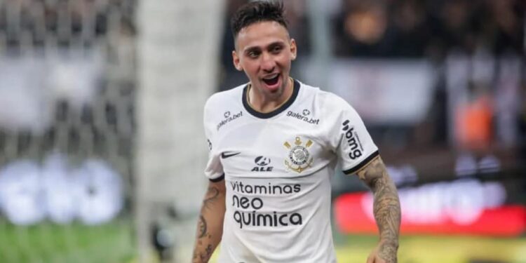 Vitória acerta com o atacante Gustavo Mosquito; jogador já treina com o grupo