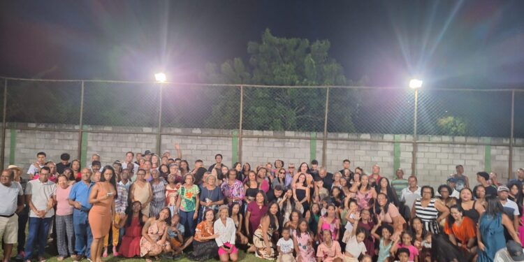 Encontro reúne centenas de pessoas da mesma família