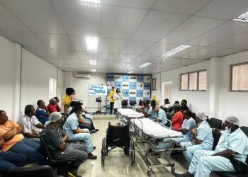 Maqueiros do Hospital Clériston Andrade Participam de Capacitação Focada no Transporte Seguro e Identificação de Pacientes com AVC