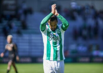 Nenê se torna o jogador mais velho da história a marcar um gol no Brasileirão
