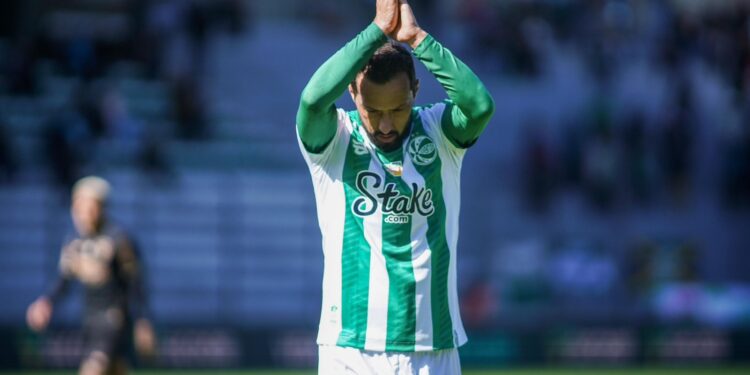 Nenê se torna o jogador mais velho da história a marcar um gol no Brasileirão