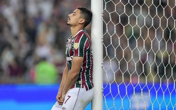 Fluminense encaminha venda de André para o Wolverhampton
