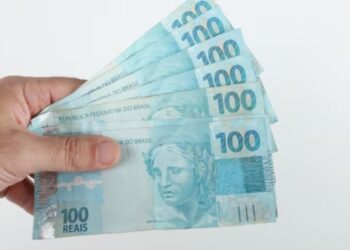 Governo estima aumento no salário mínimo de R$ 1.502,00 previsto para 2025