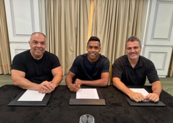Flamengo anuncia a contratação de Alex Sandro