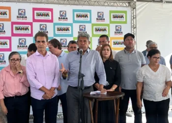 Jerônimo autoriza obras de pavimentação no CIS Tomba e licitação para ampliação do aeroporto de Feira