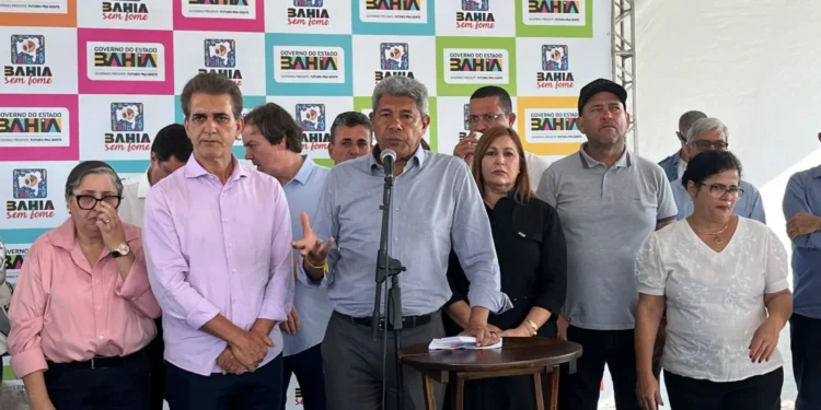 Jerônimo autoriza obras de pavimentação no CIS Tomba e licitação para ampliação do aeroporto de Feira