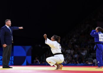 Rafaela Silva decide e conduz Brasil ao bronze no judô por equipes: “Na base do ódio”