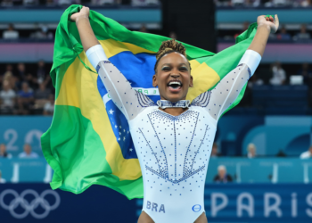 Rebeca salta para a prata, e Simone Biles desafia a gravidade para conquistar o ouro em Paris 2024
