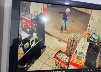 Segurança de supermercado é morto a tiros em Feira de Santana; câmera flagrou momento do crime