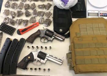 Dupla suspeita de exibir armas nas redes sociais e monitorar chegada de policiais com drone morre após confronto no recôncavo da Bahia