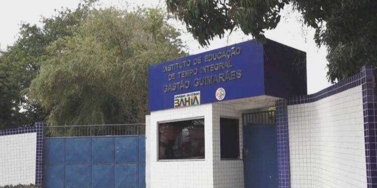 Diretora é afastada de escola que proibiu aluno com autismo de levar lanche no interior da Bahia