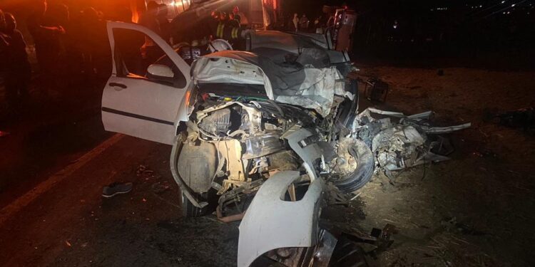 Cinco morrem e um fica gravemente ferido em acidente entre carros na Bahia; parte das vítimas voltava de evento político