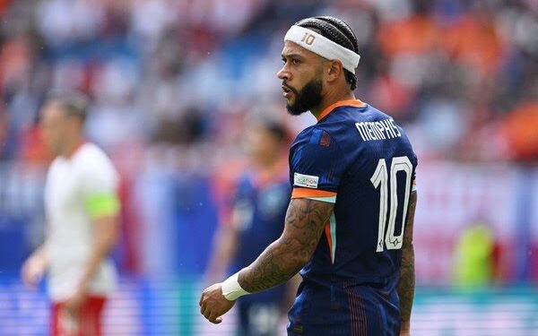 Corinthians acerta contratação do atacante holandês Memphis Depay