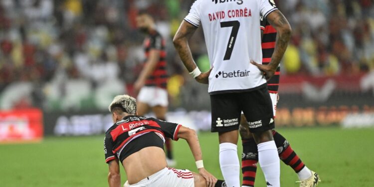 Luiz Araújo tem lesão e desfalca o Flamengo nas quartas da Libertadores e na semi da Copa do Brasil