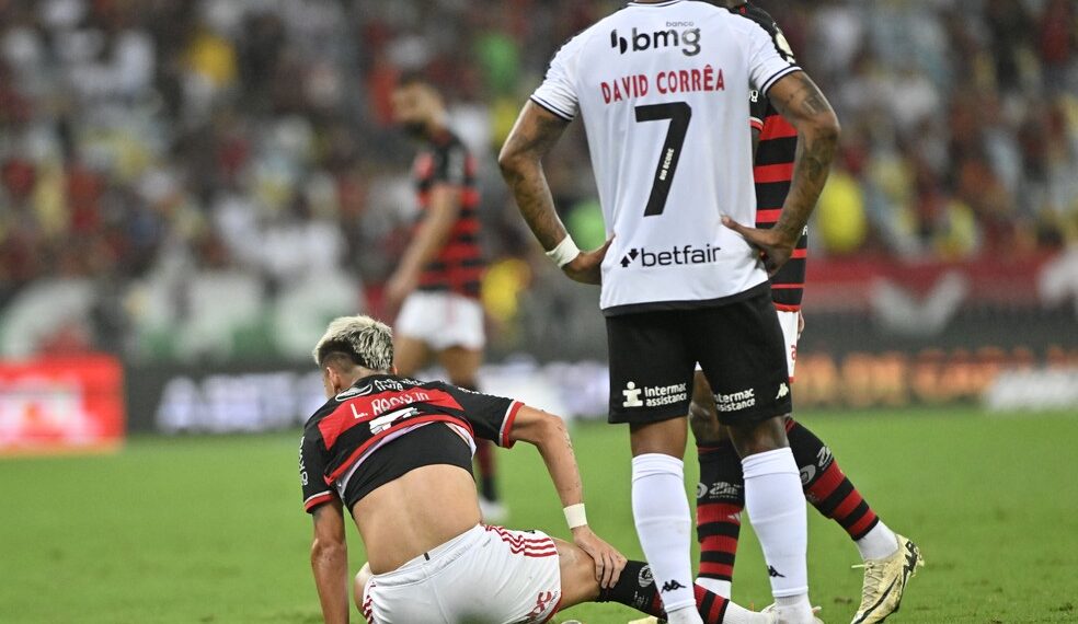 Luiz Araújo tem lesão e desfalca o Flamengo nas quartas da Libertadores e na semi da Copa do Brasil