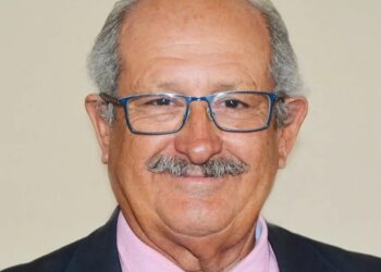 Minuto de silêncio em homenagem ao médico Eduardo Leite