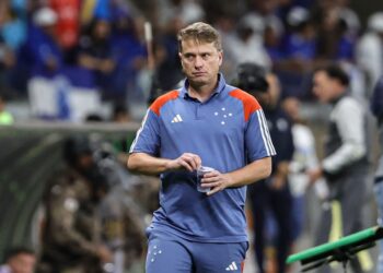 Cruzeiro demite Fernando Seabra