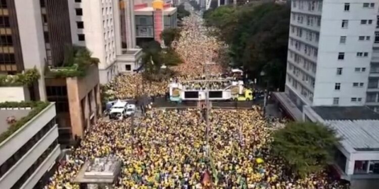 Bolsonaro exige anistia para envolvidos no 8 de janeiro e diz que Moraes é ditador