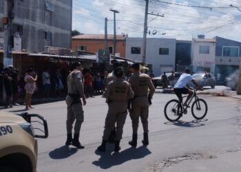 Adolescente de 14 anos faz ‘pegadinha’ de assalto, é baleado pela polícia e morre na Bahia