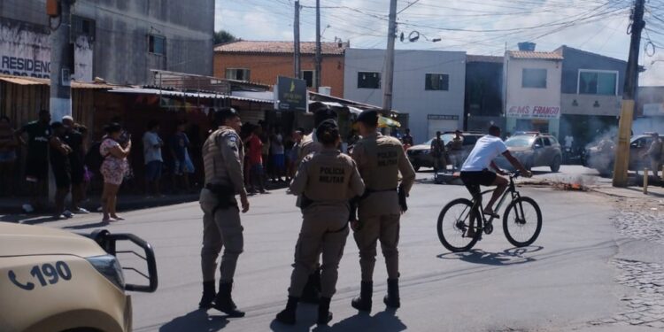 Adolescente de 14 anos faz ‘pegadinha’ de assalto, é baleado pela polícia e morre na Bahia