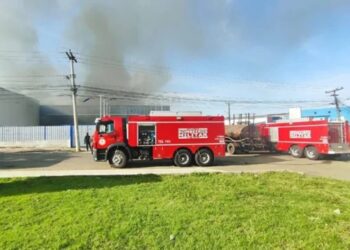 Incêndio de grandes proporções atinge galpão e duas lojas de empresário chinês em cidade na BA; prejuízo ultrapassa R$ 3 mi