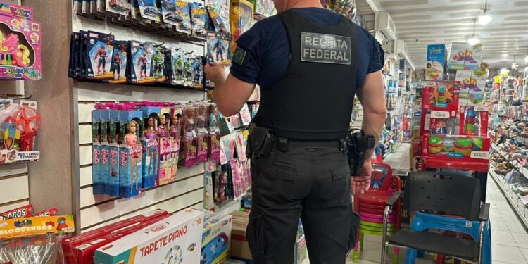 Brinquedos falsificados são apreendidos na região do Feiraguay; material foi avaliado em R$ 400 mil