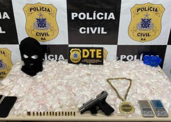 Homem é preso em flagrante com 1,5 mil porções de cocaína em bairro de Feira de Santana
