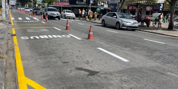 SEMOB reforça sinalização em vias exclusivas para ônibus; secretário destaca outras ações