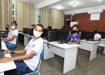 Governo divulga 1.624 vagas temporárias para educadores na Bahia; confira oportunidades