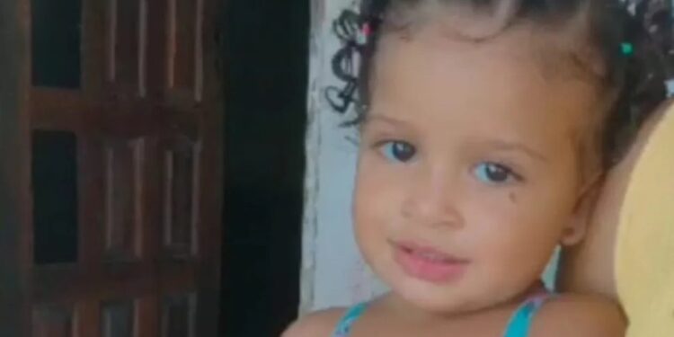 Mulher é condenada a 14 anos de prisão por matar filha de 1 ano afogada em tanque de lavar roupas