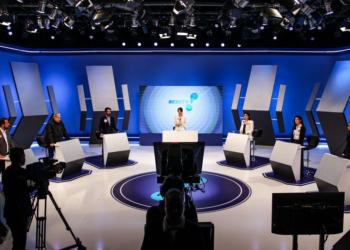 Primeiro debate após cadeirada tem novas brigas e gritaria em meio a acusações entre candidatos à Prefeitura de SP