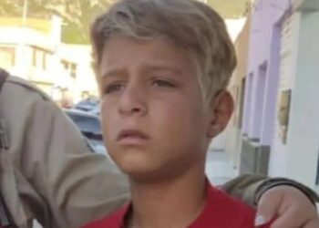 Adolescente de 15 anos é encontrado morto em quadra de esportes no interior da Bahia; garoto foi agredido com pedradas