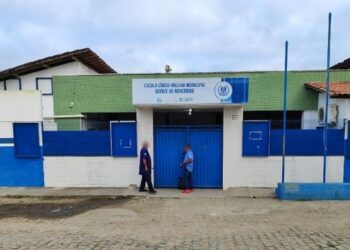 Estudante de 14 anos é flagrada com 40 pinos de cocaína em escola cívico-militar na Bahia