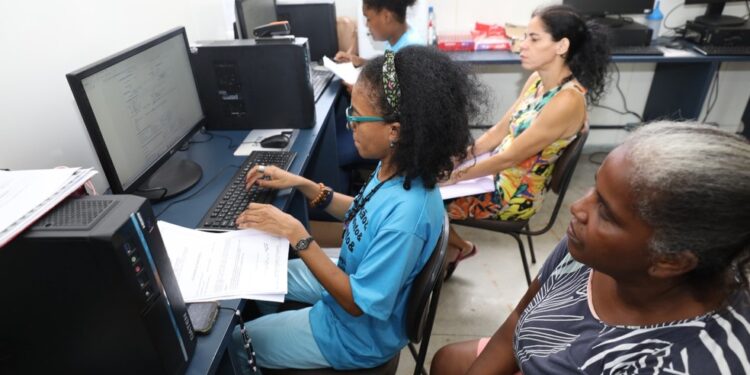 Renovação de matrícula da rede estadual na Bahia para 2025 será realizada em novembro; veja prazos e como fazer