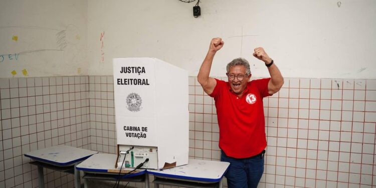 Luiz Caetano (PT) é eleito prefeito em Camaçari com 50,92% dos votos