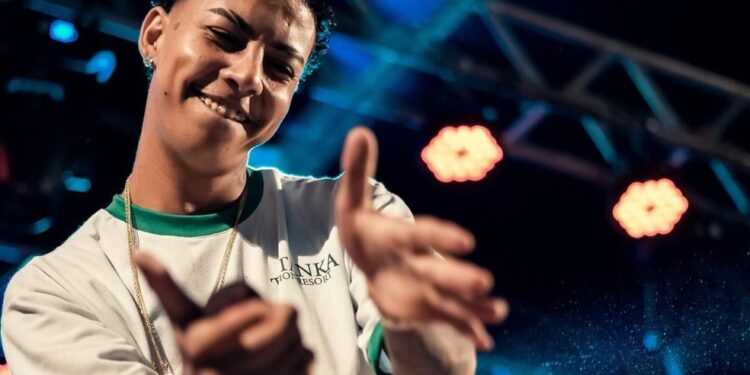 Cantor baiano de pagode é preso em flagrante após morder ex-namorada