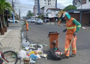 Rápida limpeza da Prefeitura recupera a ordem na rua São Domingos