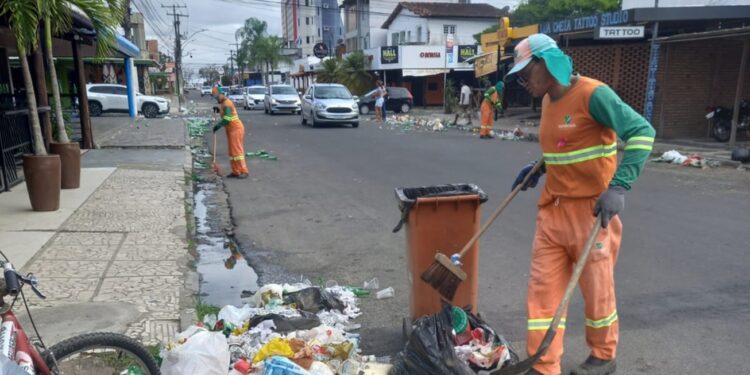 Rápida limpeza da Prefeitura recupera a ordem na rua São Domingos