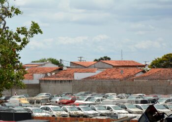 Não pertence à Prefeitura pátio de veículos na Mangabeira