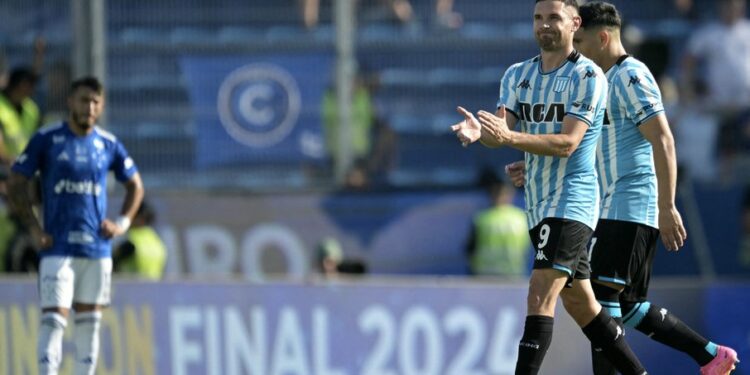 Racing bate Cruzeiro no Paraguai e é campeão da Copa Sul-Americana