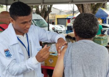Prefeitura promove vacinação para pessoas em situação de vulnerabilidade na Praça da Matriz