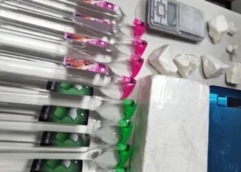 PM apreende cocaína e lança-perfume em residencial em Feira de Santana