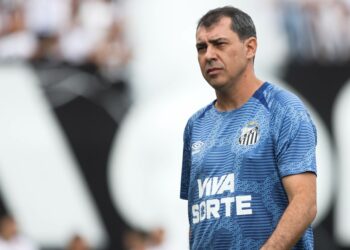 Santos decide demitir Fábio Carille e busca acordo para rescisão