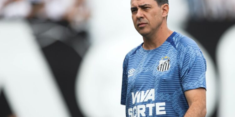 Santos decide demitir Fábio Carille e busca acordo para rescisão