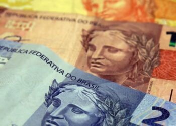 Primeira parcela do 13º salário deve ser paga até sexta; veja quem tem direito