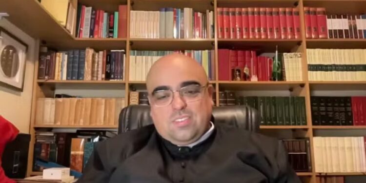 Padre indiciado pela PF por plano golpista tem quase meio milhão de seguidores nas redes sociais