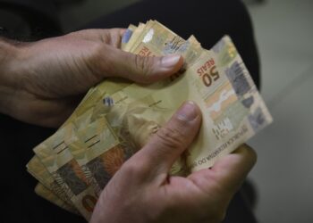 13º salário: parcela única ou 1ª parte devem ser pagas até hoje; veja o que fazer se não recebeu